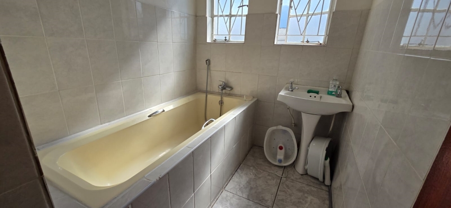 To Let 2 Bedroom Property for Rent in Queenstown Central Eastern Cape